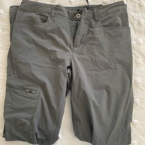 Women’s Patagonia hiking pants.  Size 6. NWOT!